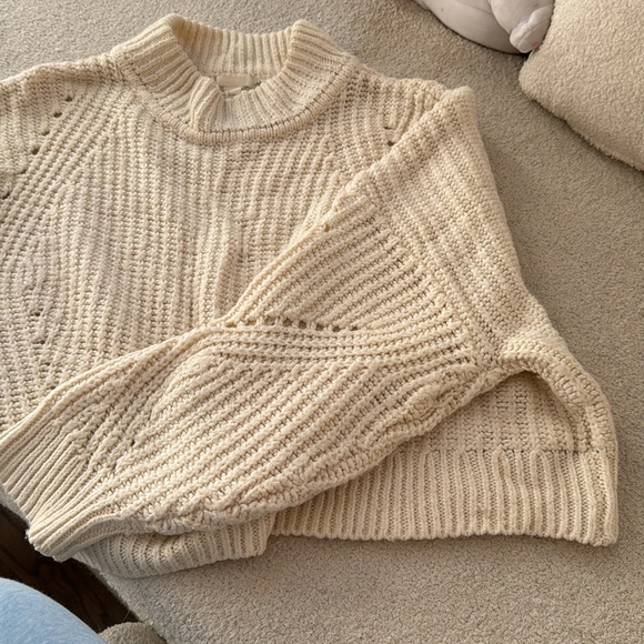 WHITE SWEATER - Picture 3 of 3